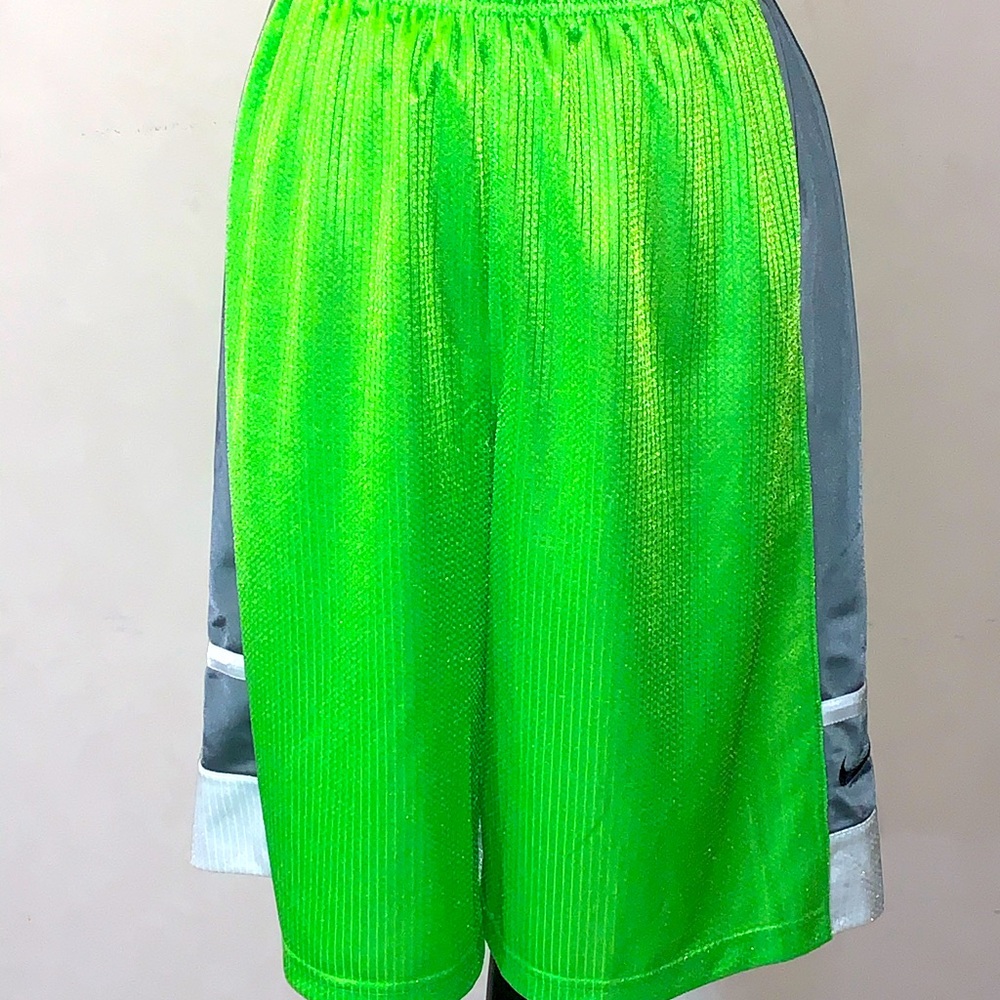 BOYS NIKE BASKETBALL SHORTS